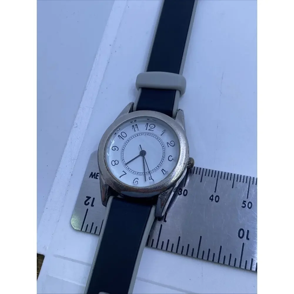 Womens Vintage Silver Tone Watch New Battery